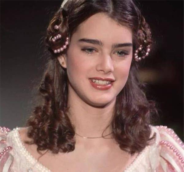 德仁天皇的梦中情人,拒绝迈克尔示爱,今56岁依然很美_电影_泰丽_世界