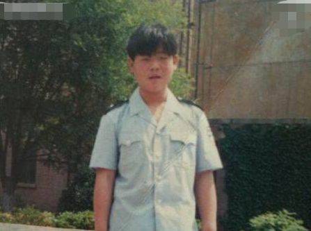 岳云鹏自称年轻时像黄子韬,没人信,看到照片那刻全都傻眼了_岳岳_时候