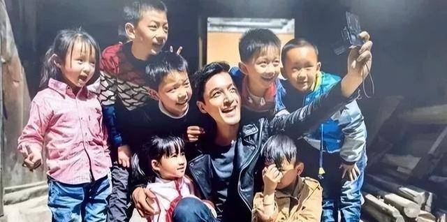 时隔16年,曾承诺照顾已故助理家人的胡歌,到底有没有履行承诺_张冕