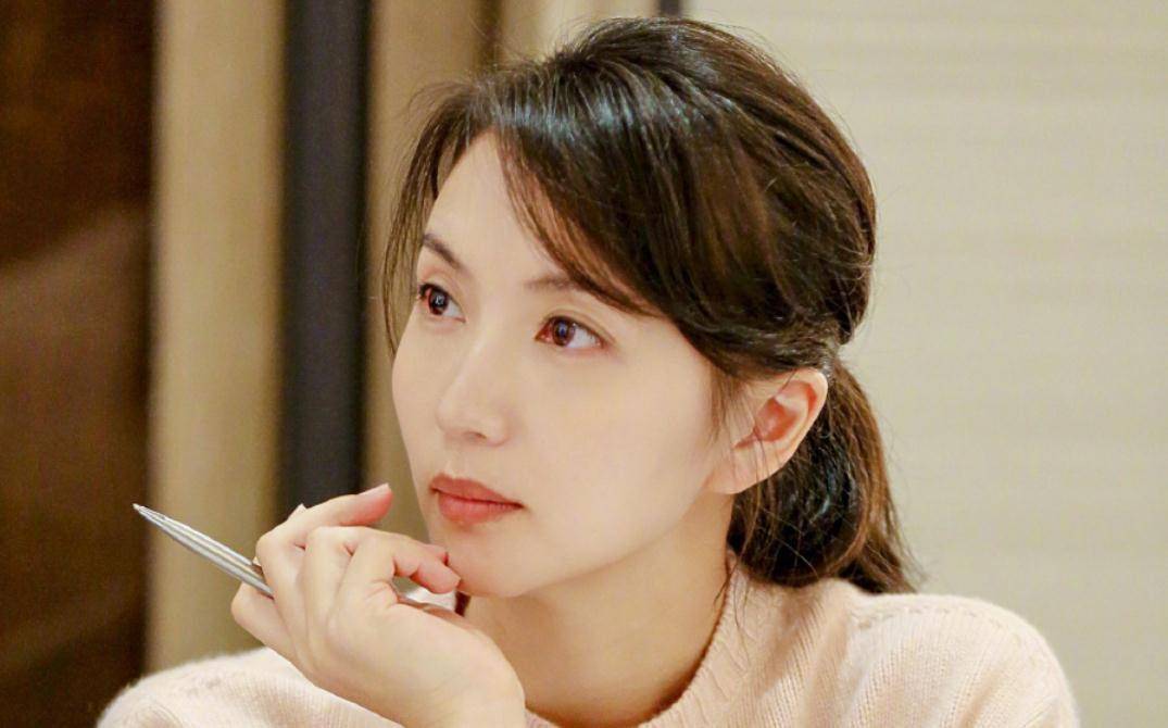 第二版阵容不同于其他版本的阵容的姐姐有:卢洋洋,钟楚曦,陈好,朱颜曼