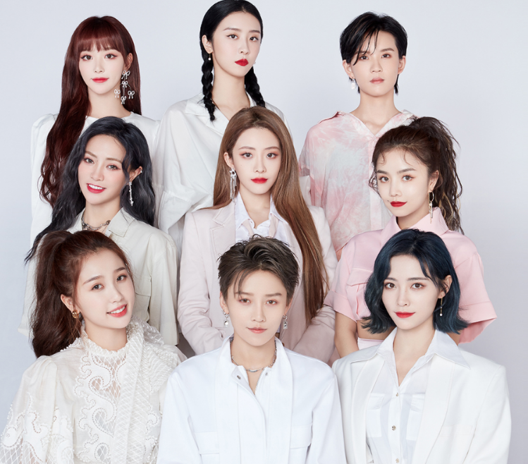 难怪说出道即整容,看刘雨昕孔雪儿的未出道合照,粉丝都不敢认_转型