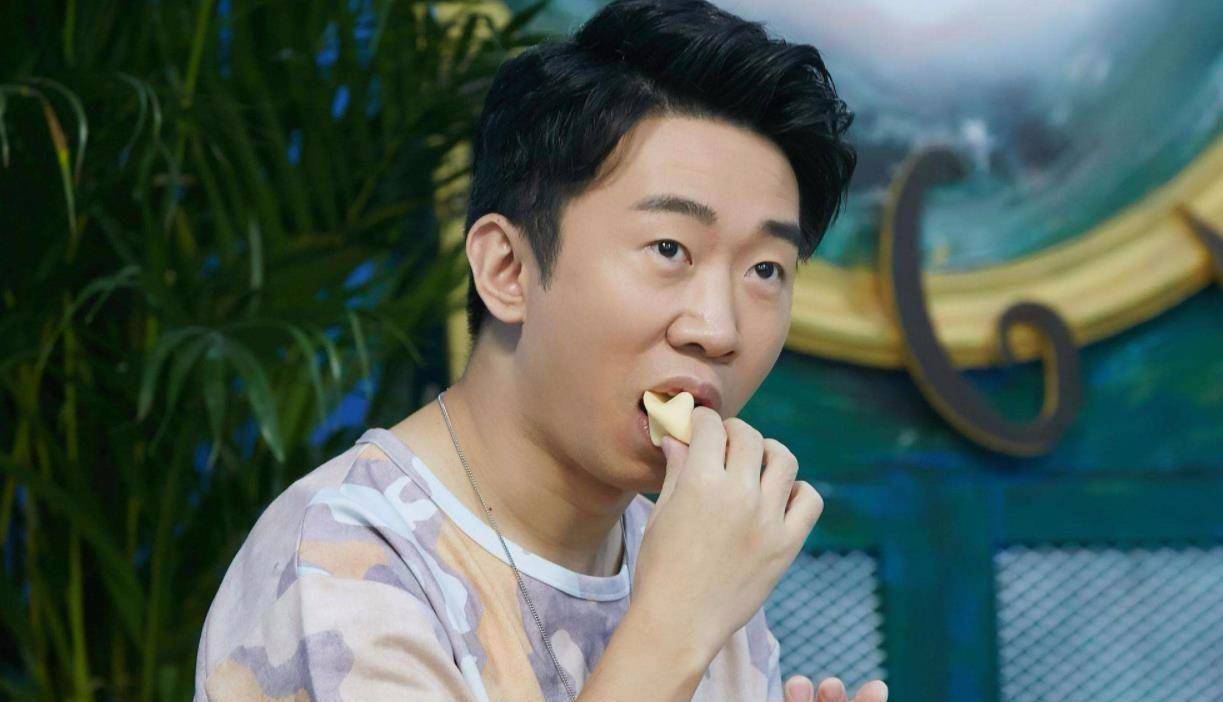 杨迪爆改后沉迷颜值?本人亲自下场辟谣,网友反应亮了_传言_路线_才华