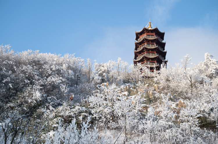 如果是要考试的学生们,也可以来这里拜拜哟～罗盘顶的最高点状元楼,则
