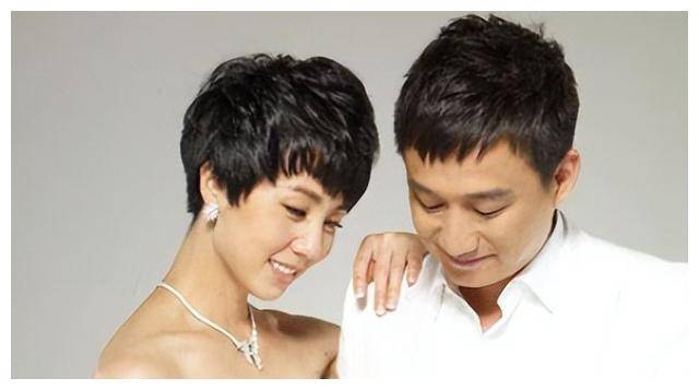 17岁少女暖男黄磊初遇幸福,旧照曝光引回忆,感受甜蜜爱情._孙莉_绯闻_