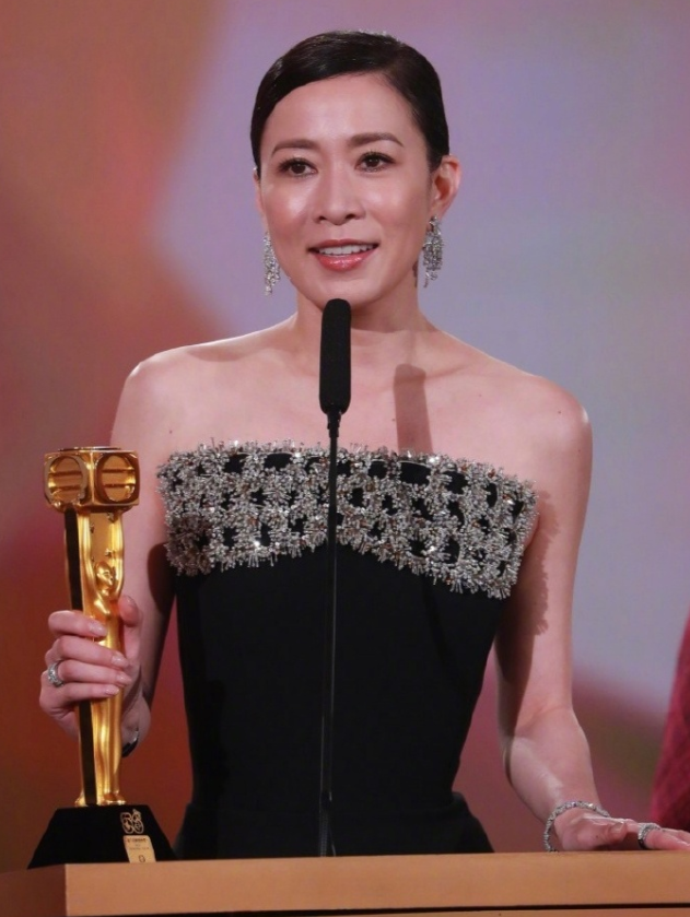 同居四年后分手,佘诗曼成为"三料视后",他却只能接烂片养四娃_陈浩民