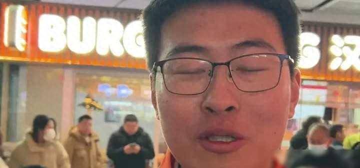 "球迷为迎接泰山队凯旋 衣服还没干就_生活_胜利_激情