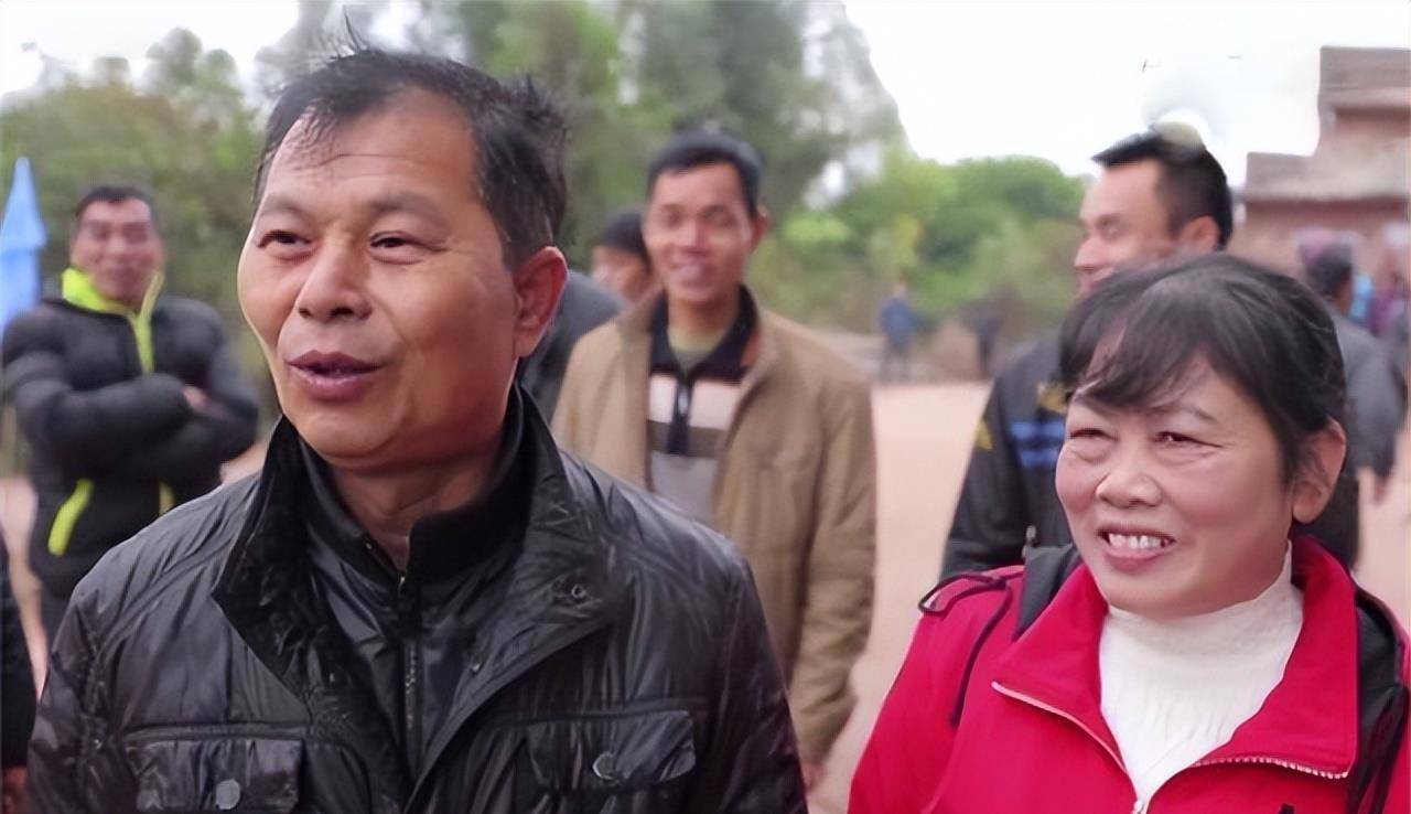 儿子被拐福建27年成为大帅哥,面对生母,他却质疑亲子鉴定是假的_黄宁