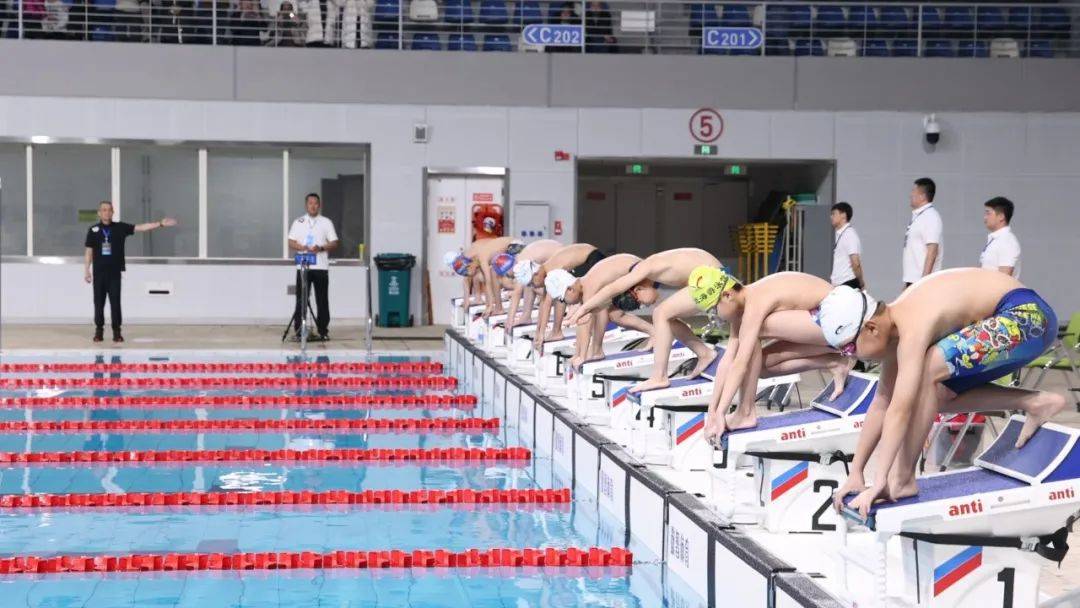 兰州奥体中心游泳总教练王鹏受邀参加西津路小学"开学第一课"活动_进