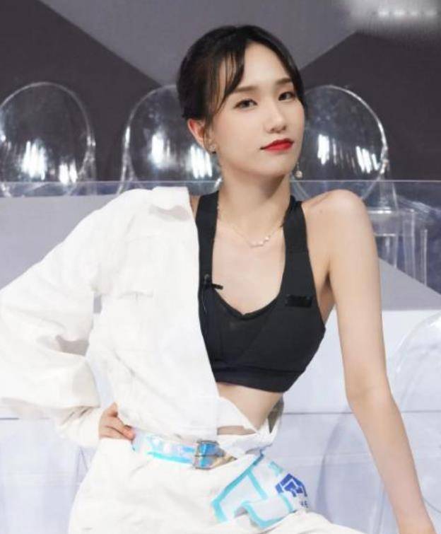 超女出身,三次参加《新说唱》,却成为《青春有你2》的炮灰_何美延