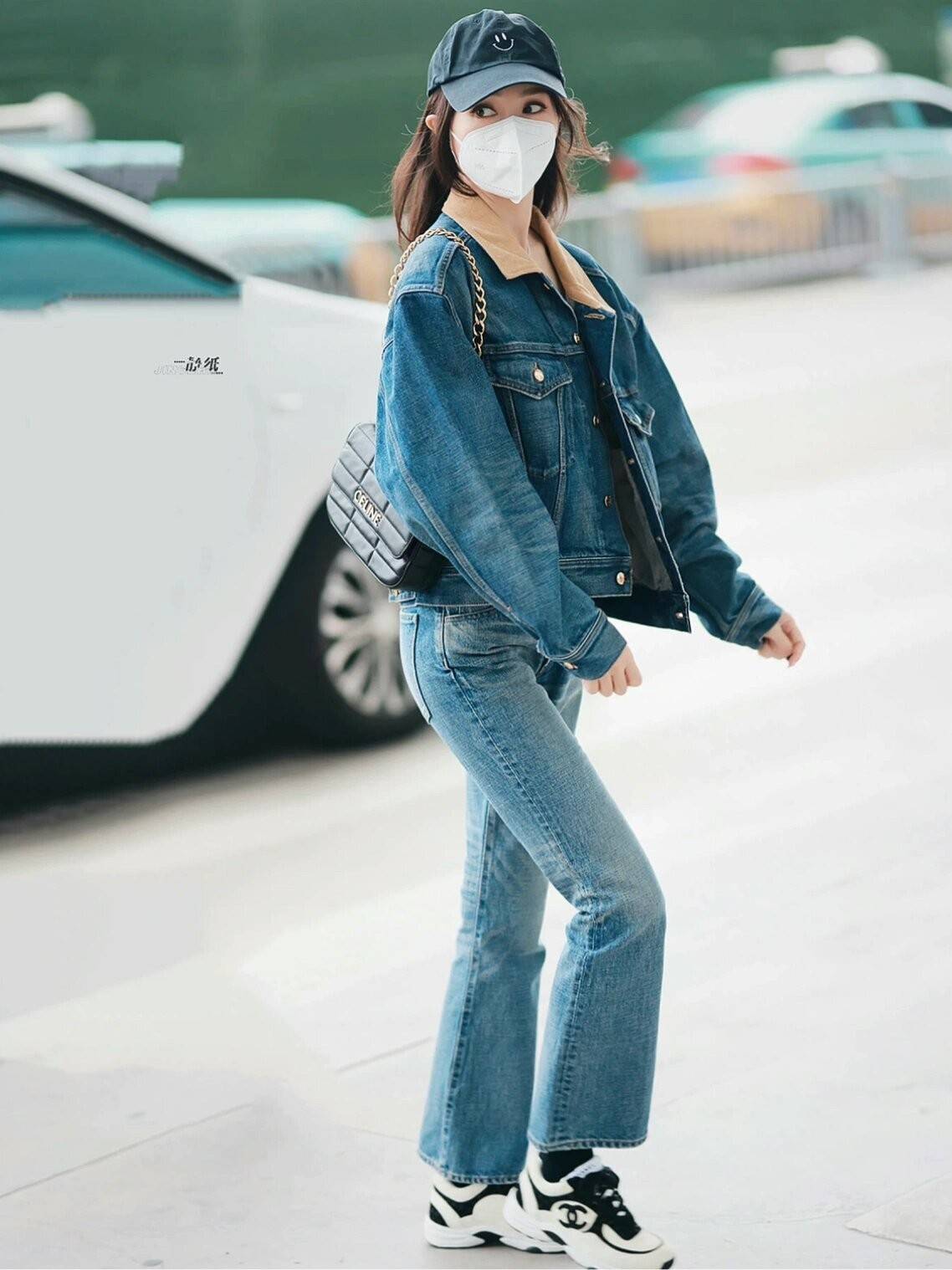 唐嫣带火了一种新穿法:牛仔外套 牛仔裤 运动鞋,时髦洋气又减龄_造型