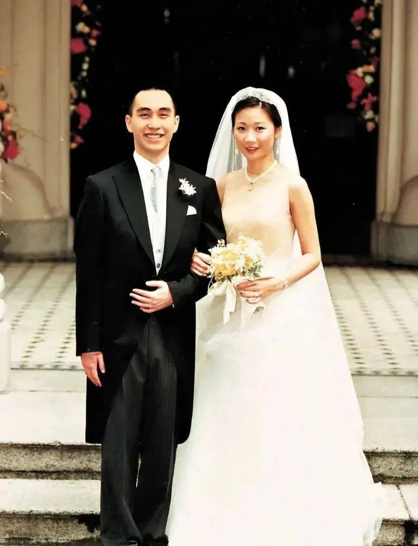 被情伤后低调多年,男友出身普通月薪8万_何超云_何超盈_何超莲