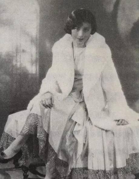 刘文彩三姨太:婚内偷欢演员,离婚后沦落风尘,46岁惨死户外_凌君如_曹