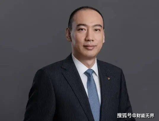 他于1993年获得北京工业大学工学学士学位,并于2000年获得美国东北