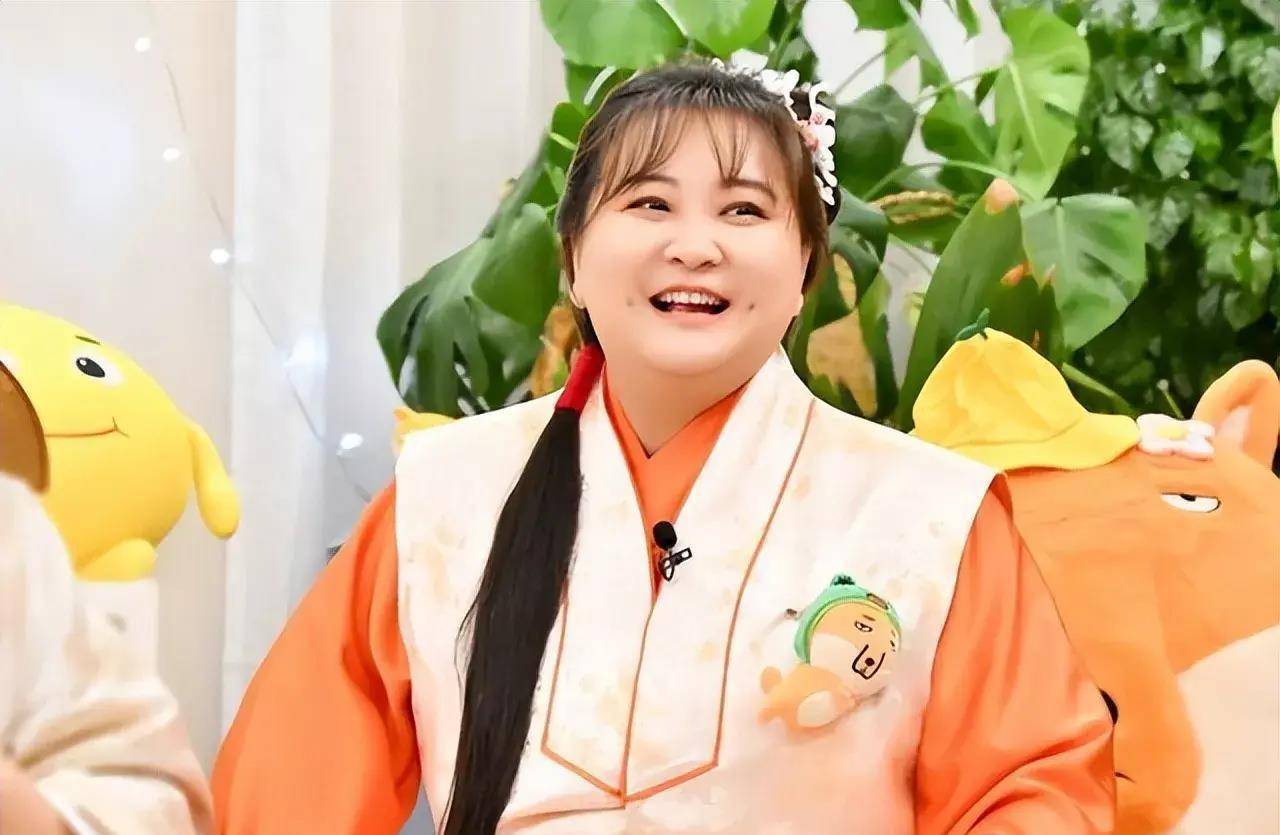 贾玲拳击私教是体育大学教授_王德_上海_同年