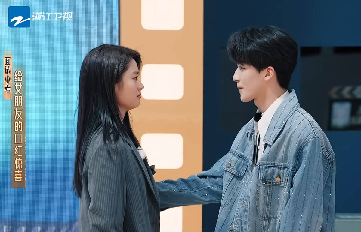 当被要求现场表演时,何洛洛直接被打回原形.