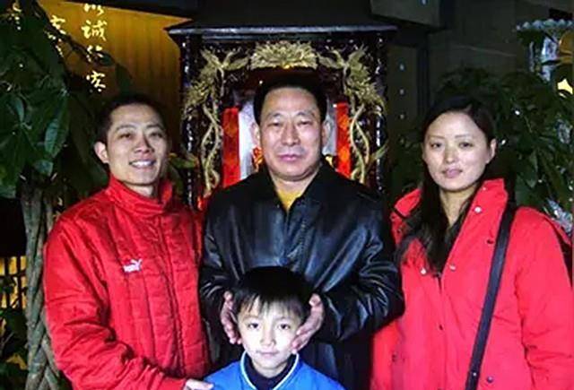 全球华人"第一狂"严介和:因超生下海经商,亏8万换