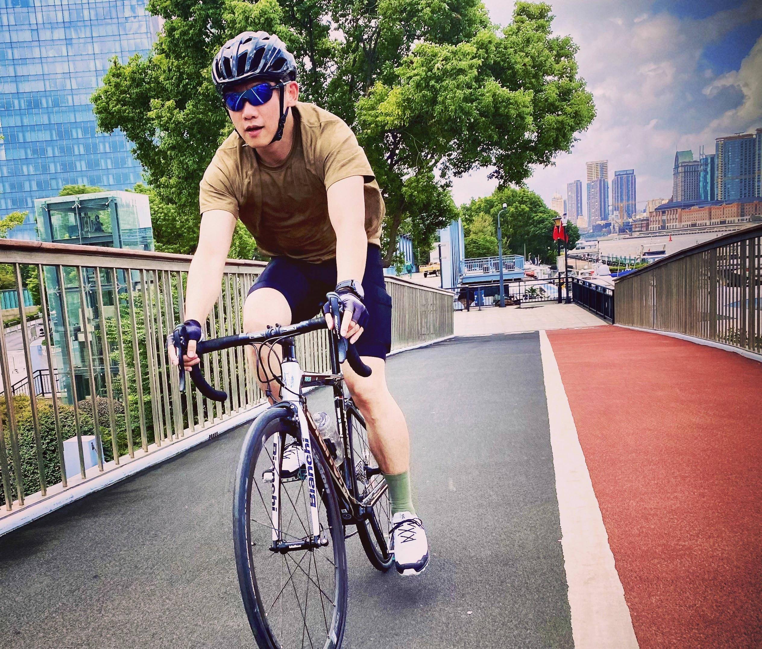 郑恺带苗苗湖边野餐,川味火锅配浓香手冲咖啡,画面温馨惬意_野营_感觉