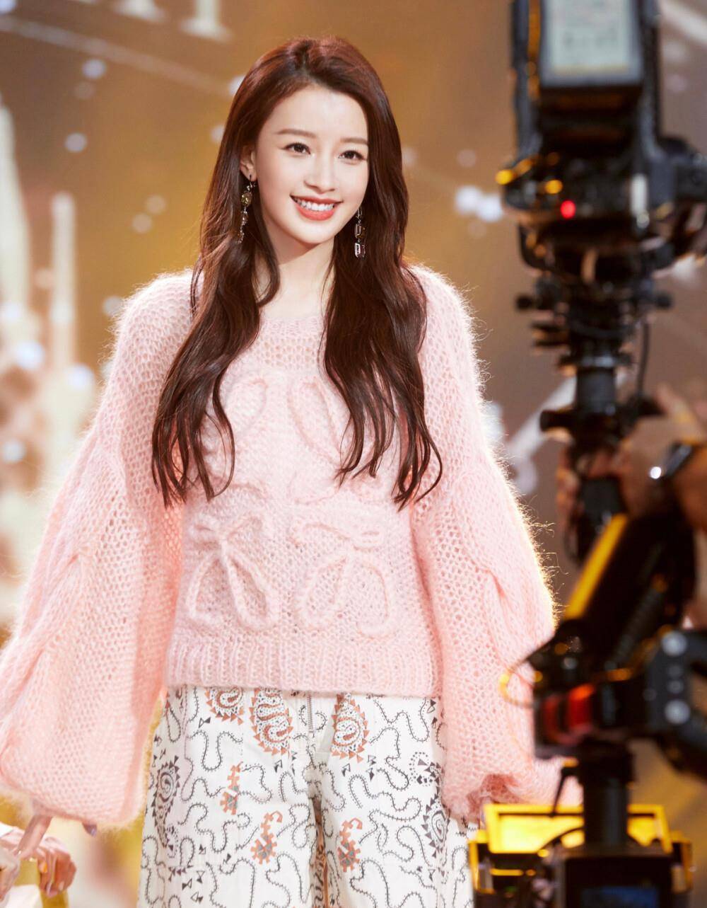 贵圈就有不少天生拥有微笑唇的女明星,比如孙怡,无论是在剧中还是日常