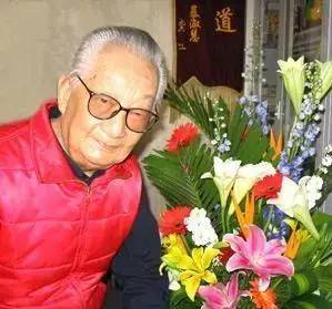 这个人叫做郭布罗·润麒,他的姐姐就是末代皇后婉容.