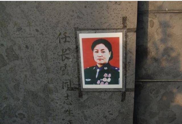作为"女神警",她的逝世是人民的损失,20多万百姓含泪送别_任长霞_工作