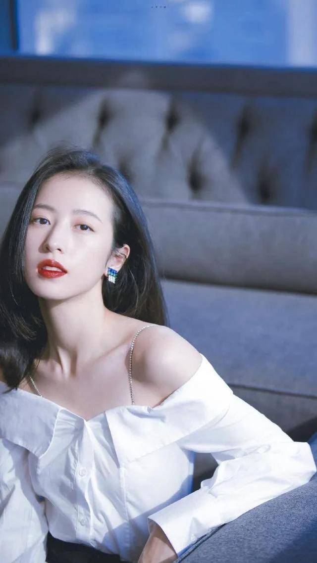 "赘婿"翟潇闻和周雨彤的恋情疑似曝光,周雨彤真的是好糊涂啊_事业