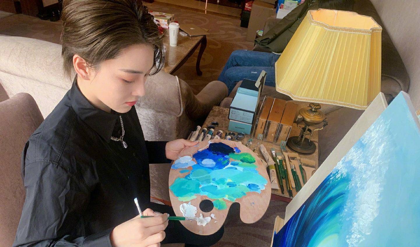 粉丝给张馨予做安利图,惹本尊"咆哮"发文:能好好给我搞搞不?