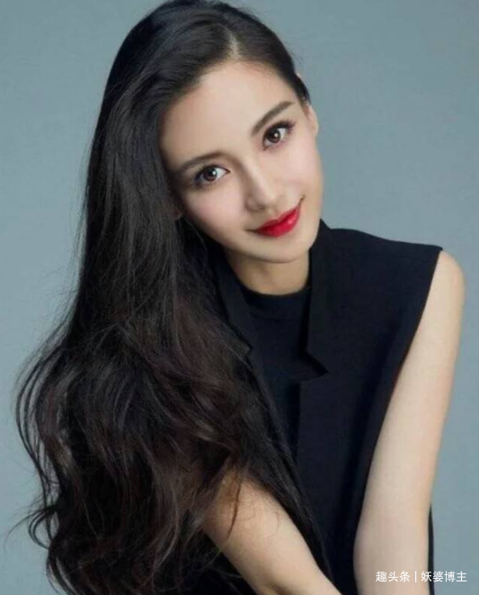 杨颖复出八卦不断,"自拍照"明显消瘦,和黄晓明分手后状态堪忧