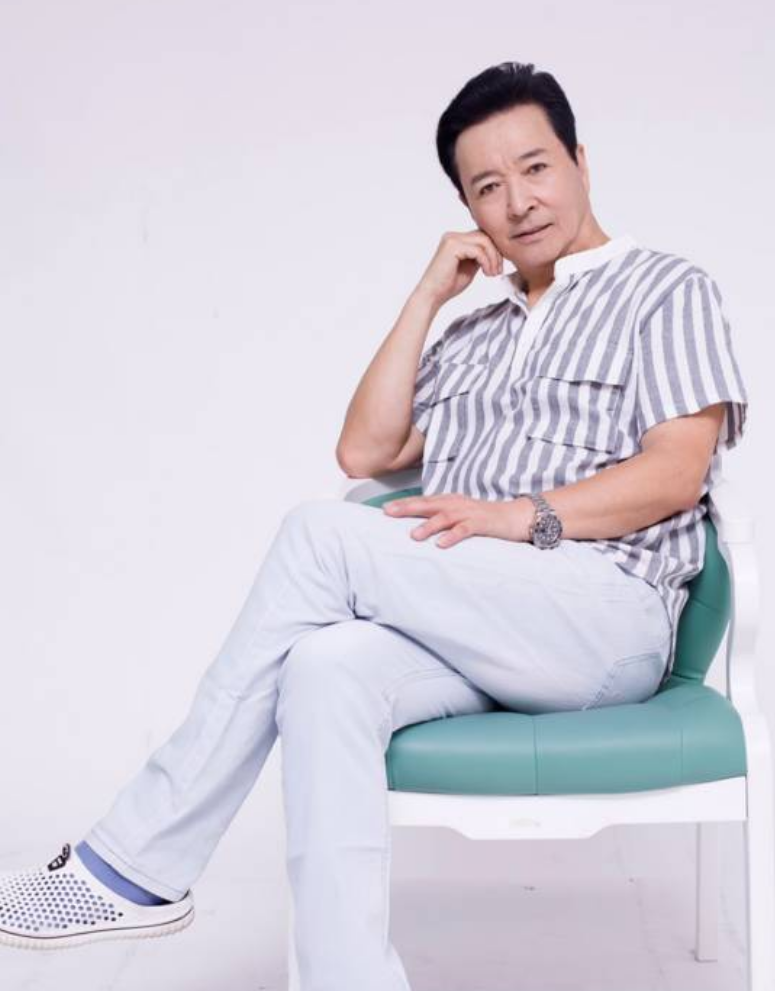 哥哥26年前凭一剧走红,弟弟却当红时离世_温海波_温海涛_演艺圈