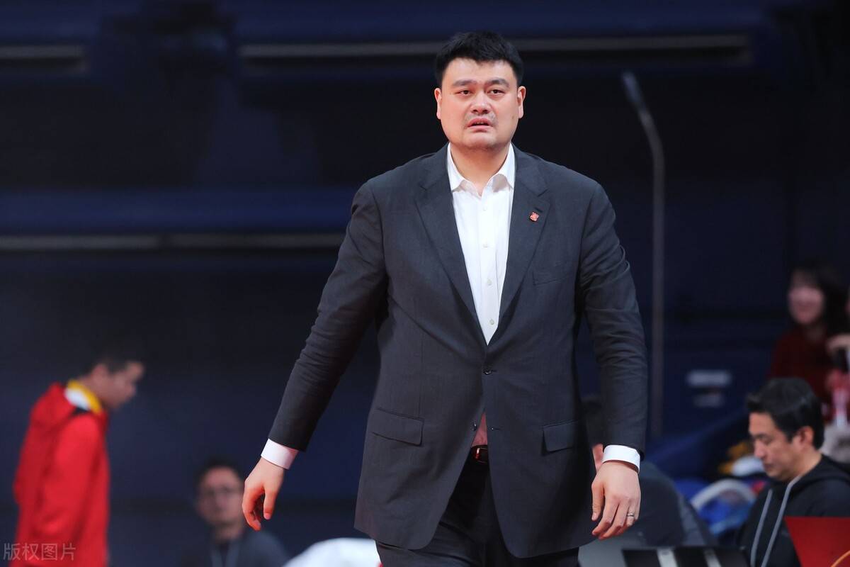 中国男篮终结连胜纪录,乔帅未来成疑,姚明制定新的选帅纪录