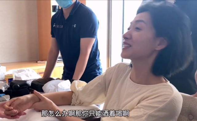 万茜骨折恢复速度快被称"医学奇迹",撕开遮挡物后长伤疤触目惊心_受伤