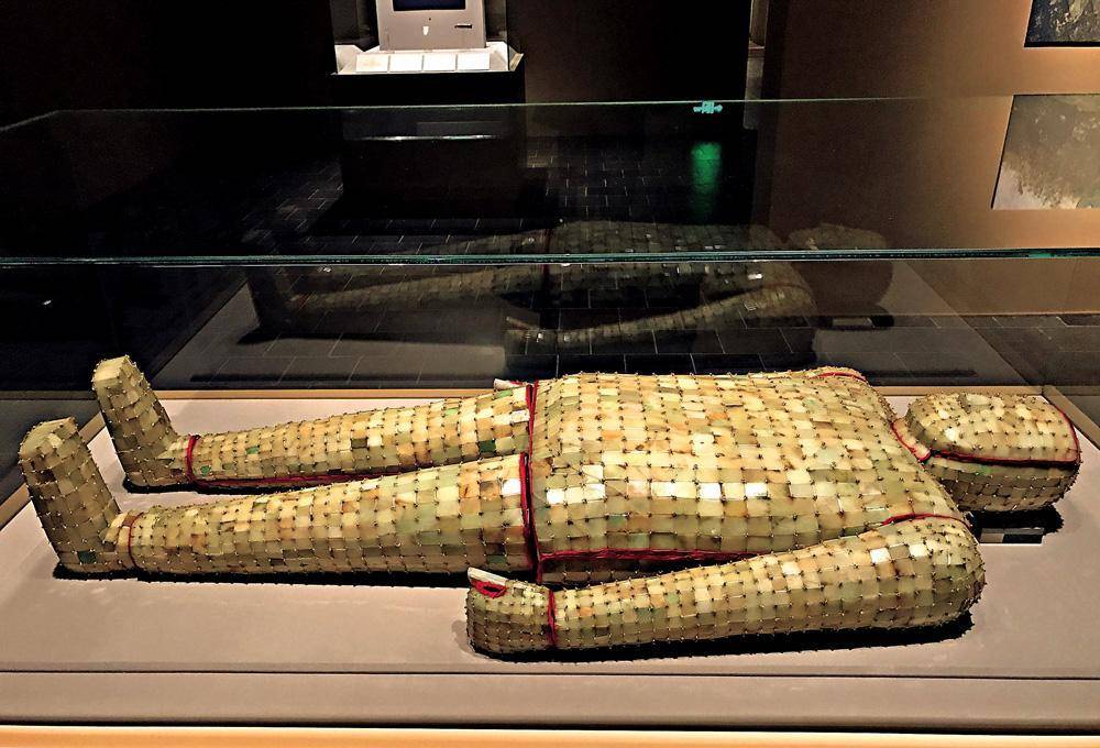 专家用时7年找到一座大墓,虽出土金缕玉衣,但墓主身份至今成谜_兵马俑