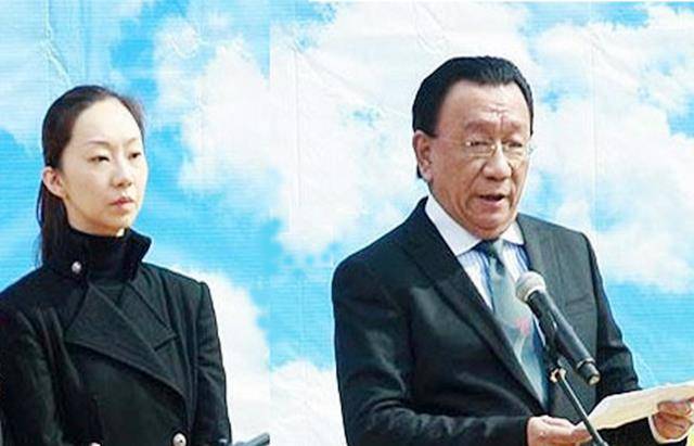 侯瓒:曾怨恨父亲14年,状告二伯侯耀华_侯耀文_女儿_生活