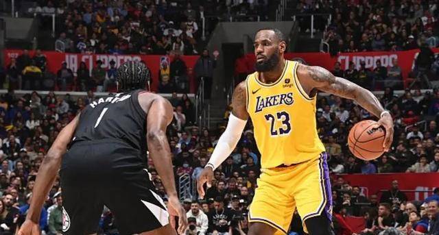 詹姆斯末节超神!浓眉20 12,小卡26 7,哈登23 9_比赛_nba