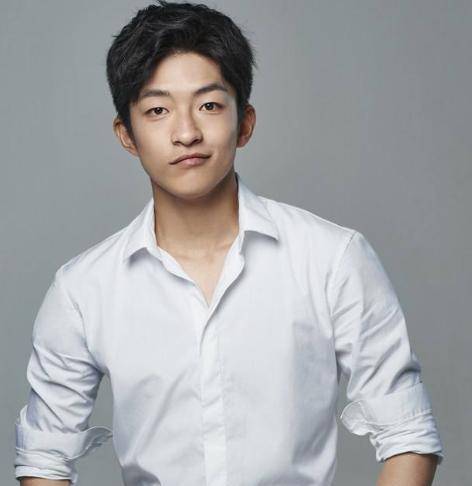 反咬吴京一口的男演员,走红之后变"渣男",如今无人问津_屈楚萧_事业