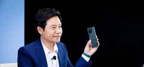 "山寨机王子"陈金陵:曾拥亿万财富,破产痴傻,流浪街头_市场_正版_手机