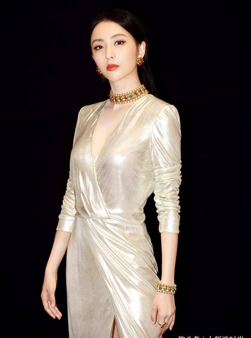 佟丽娅也变得这么奔放了?