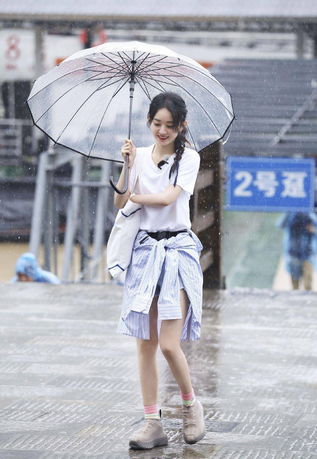 赵丽颖,王一博分获金鹰奖观众喜爱的男女演员奖,有翡cp真的绝!