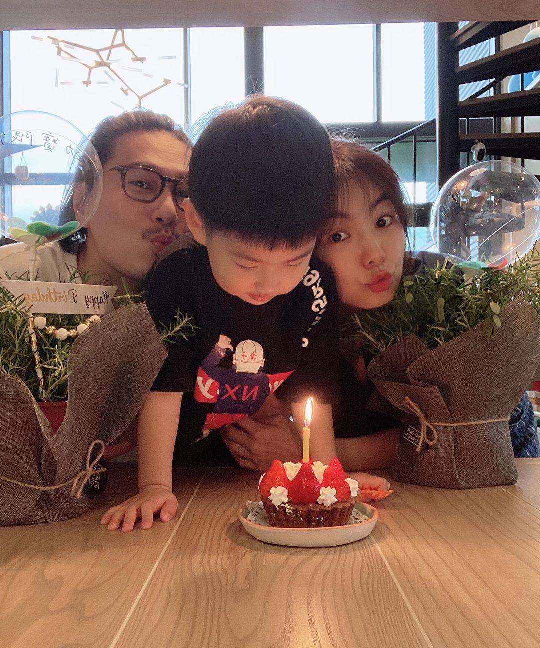 ella发长文为劲宝庆生,分享独特育儿经验,劲宝与爸爸如复制粘贴_孩子