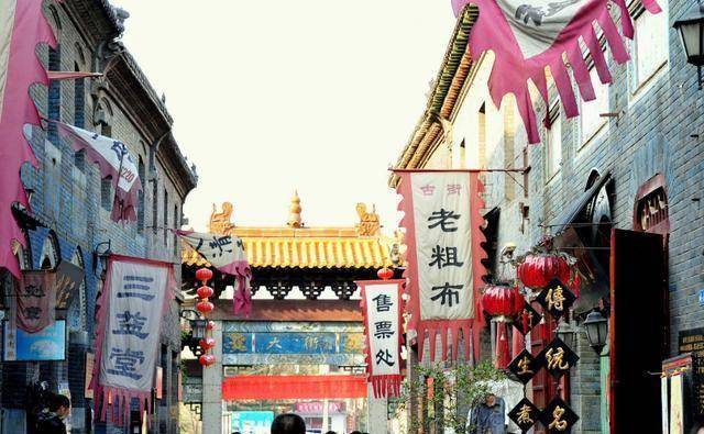 这里还有许多历史遗迹,如清代魁星阁古寺群,古宗教建筑千佛寺,历史上