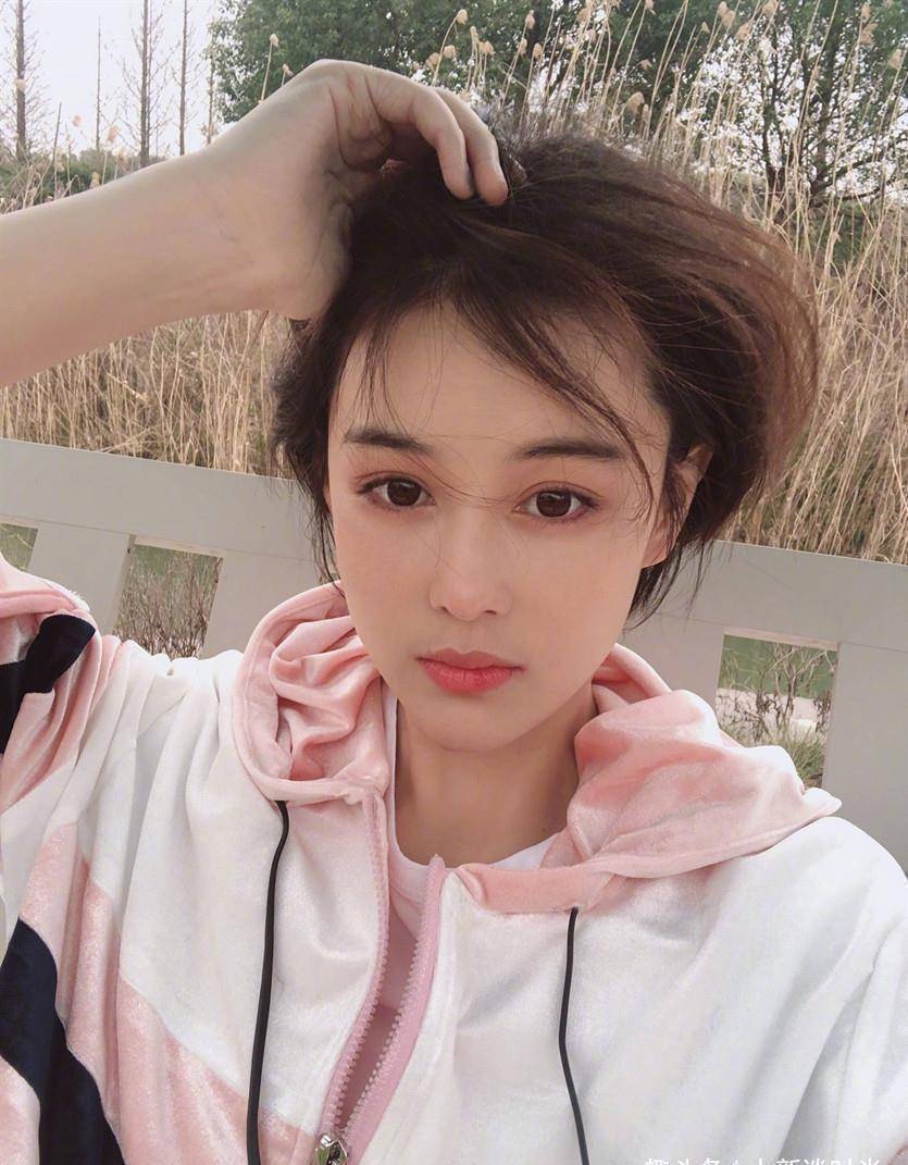 张馨予这也太拼了,一边吃面一边敷美颜,这么美是有原因的_运动_时间