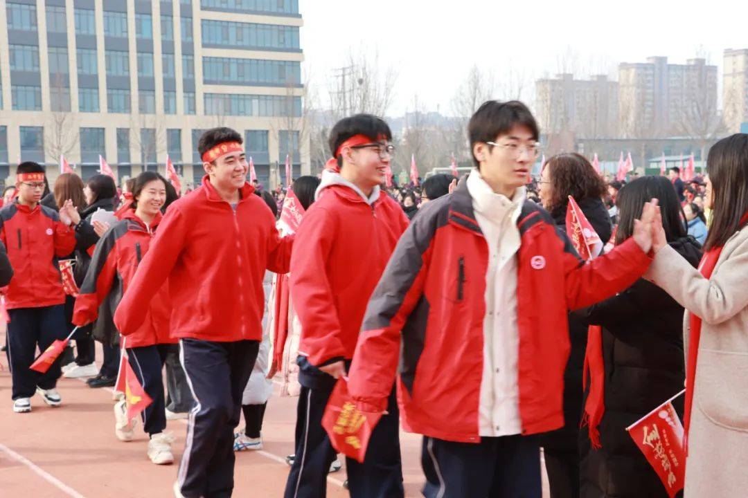 聊城市华育中学2023-2024学年春季开学典礼暨高考百日誓师大会_高三