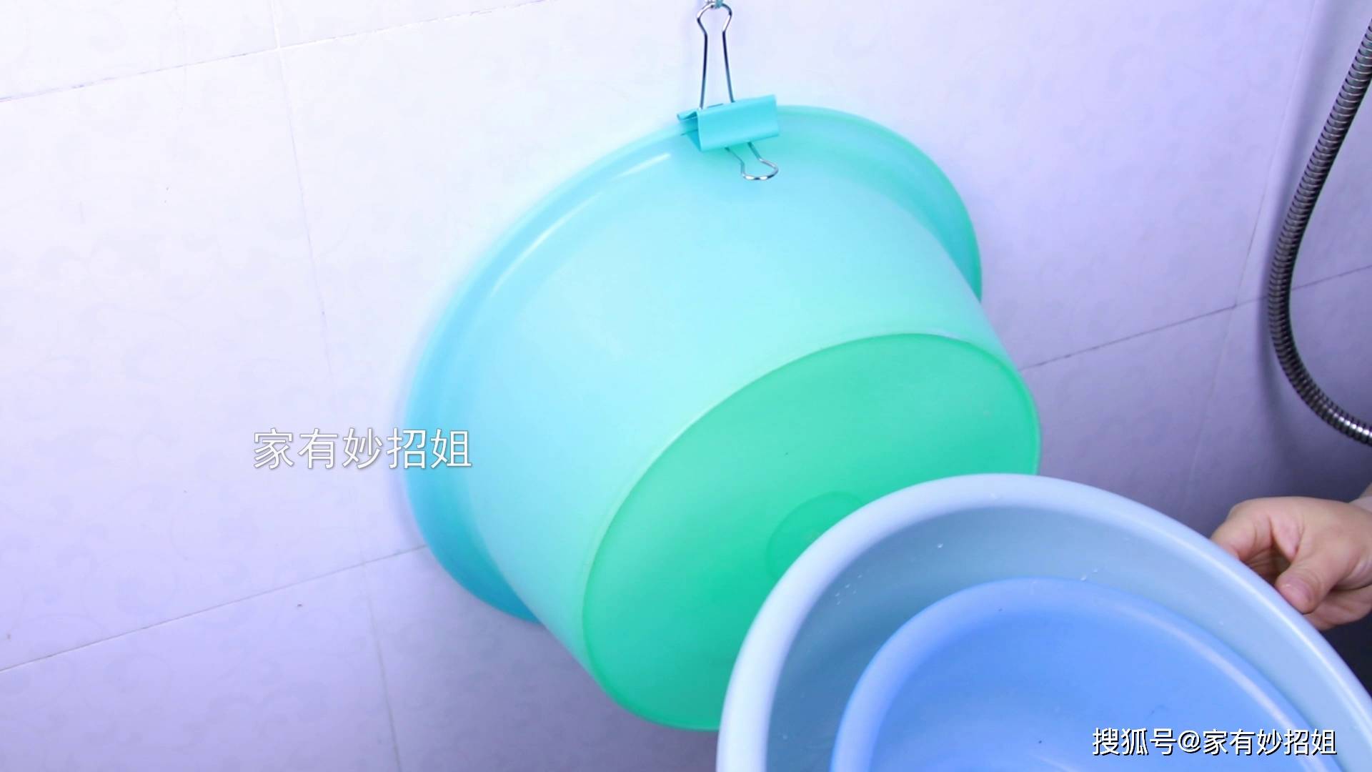 没想到,卫生间放个燕尾夹,作用这么大,解决家家大难题,快试试_鞋子