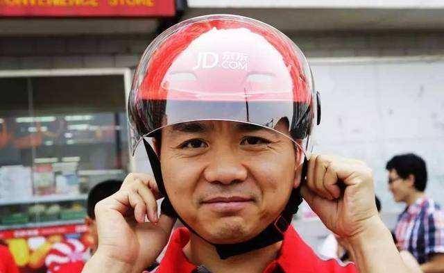 刘强东:在京东干满5年的钱能买房,如今001号快递员有房了吗?