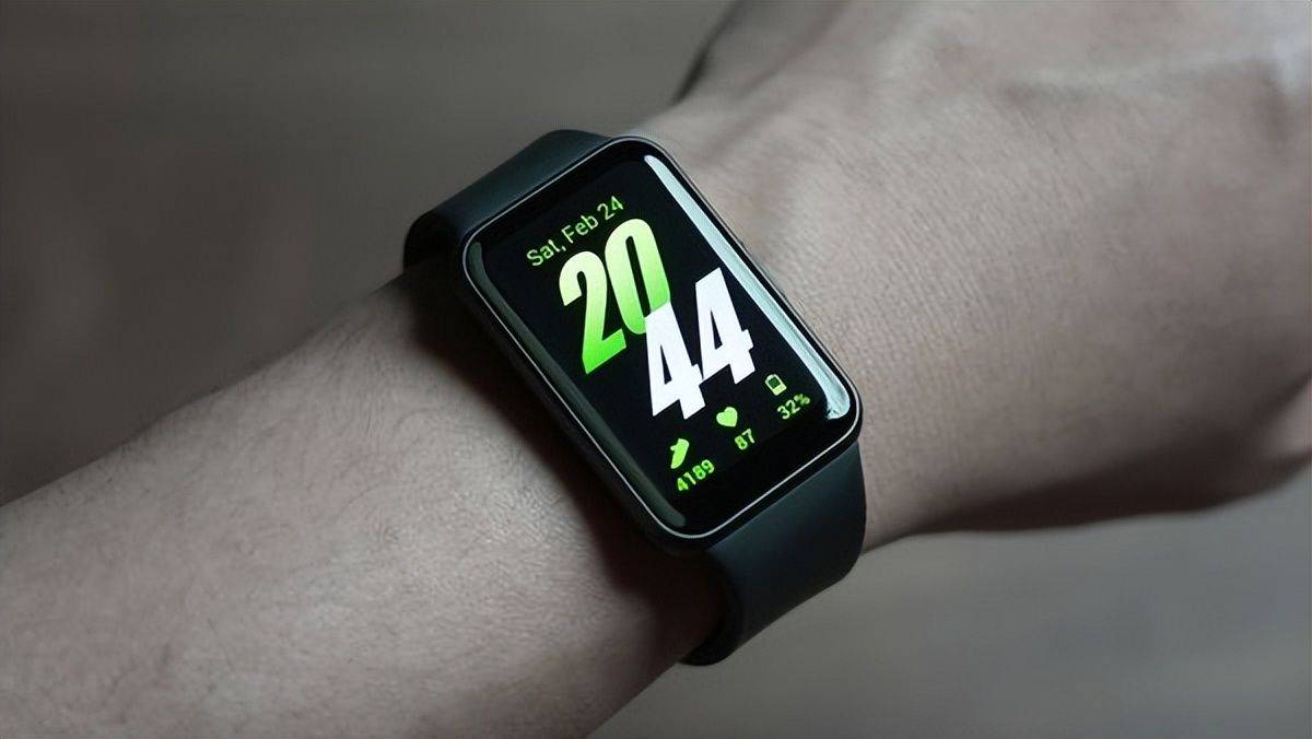 三星galaxy fit3智能手环体育:时尚时尚,功能丰富,亲民价格_监测