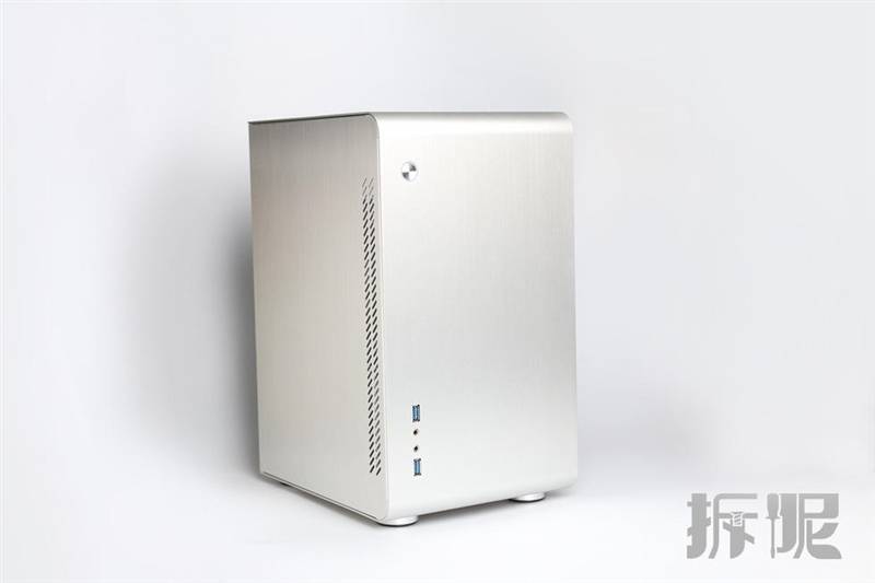 机箱方面,屌丝伯u3其实是我心里最佳选择,好吧不开玩笑,人家叫乔思伯.