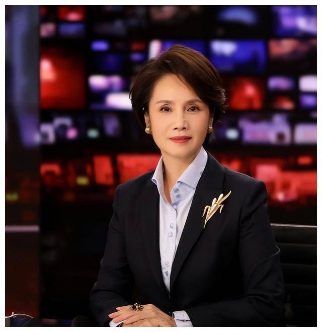 央视主持人徐俐:感动嫁妆记者,儿子结婚证上的留言让她泪目.