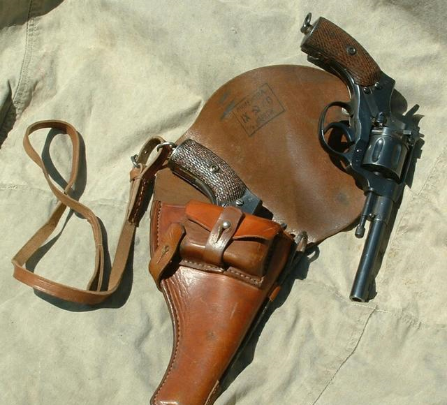 什维克秘密警察,契卡以及许多的苏联执法机构都采用了这种左轮手枪