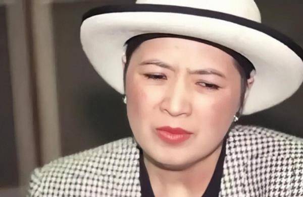 刘銮雄勾搭漂亮女星成瘾,发妻宝咏琴抑郁而死,豪门原配总是错付