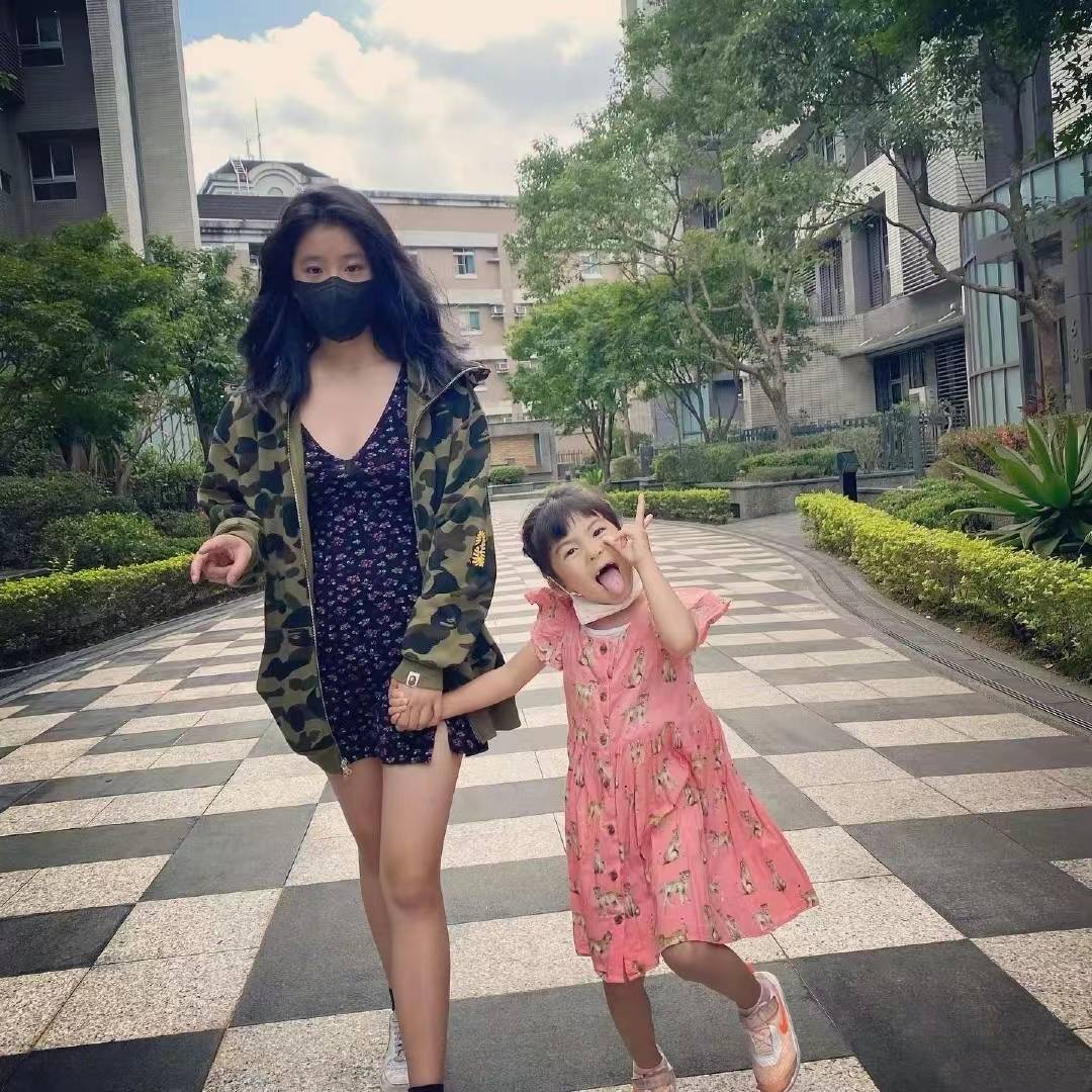 贾静雯大女儿拿掉两个鼻环,可能被说服,修杰楷也尊重她的选择_梧桐