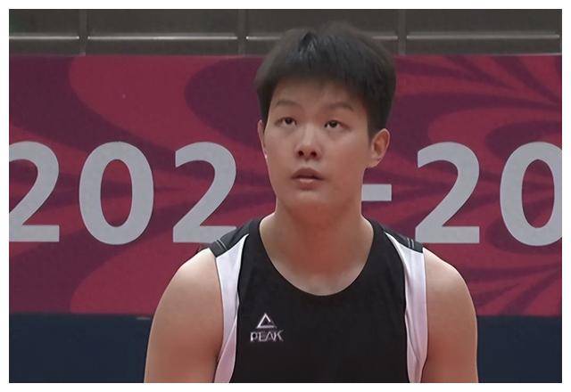 四川女篮内线双塔碾压江苏,罗欣棫手感低迷,仅贡献7分.